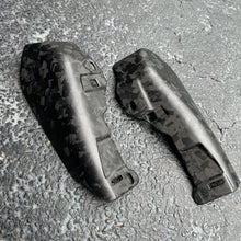 Load image into Gallery viewer, Carbon Visionary Carbon Fiber Mid-Frame Air Deflectors