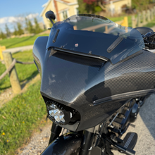 Load image into Gallery viewer, Carbon Visionary 24+ Vampire - Street Glide Batwing - A10 Moto