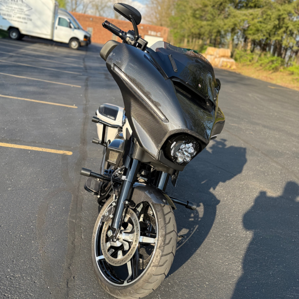 Carbon Visionary 24+ Vampire - Street Glide Batwing - A10 Moto