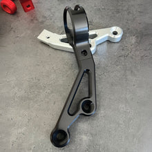 Load image into Gallery viewer, Carbon Visionary 24+ CVO ST Shark Tail Reservoir Brackets